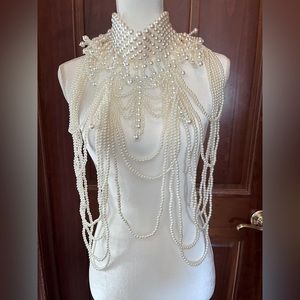 White faux Pearl body necklace